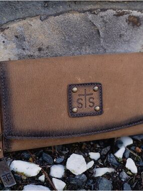 STS Ranchwear Baroness Trifold Brown Leather Wallet Clutch